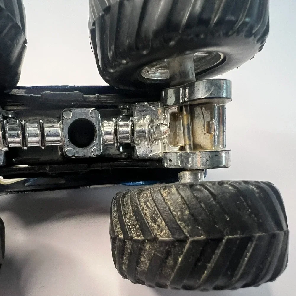 Hot Wheels‎ Monster Jam Bounty Hunter Freestyle Champion 2005, 1/64, Silver Rims
